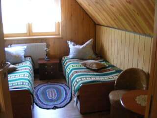 Проживание в семье Olsik Беловеж Двухместный номер с 2 отдельными кроватями и общей ванной комнатой-2